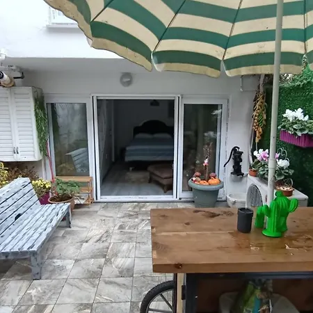 Center House With Garden איסטמבול