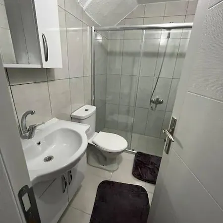 Center House With Garden Apartment *